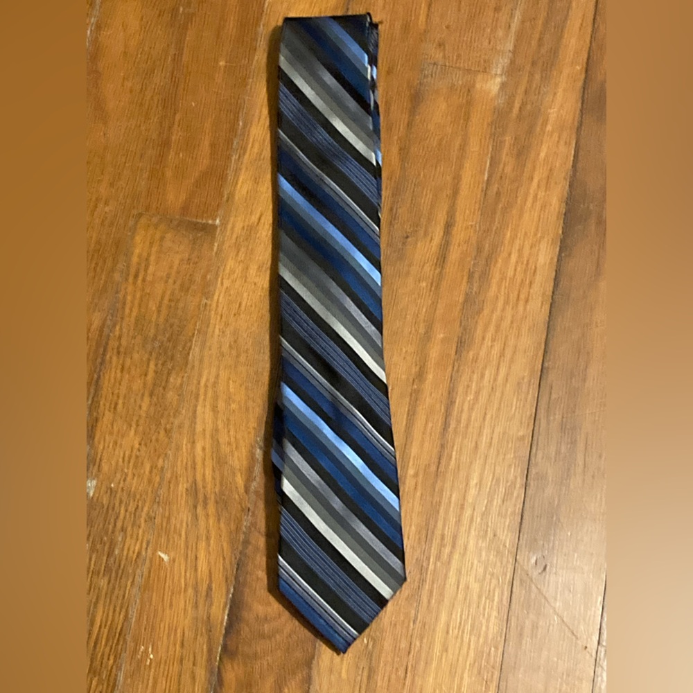 Joe by Joseph Abboud blue/black/gray stripe tie 3 in.